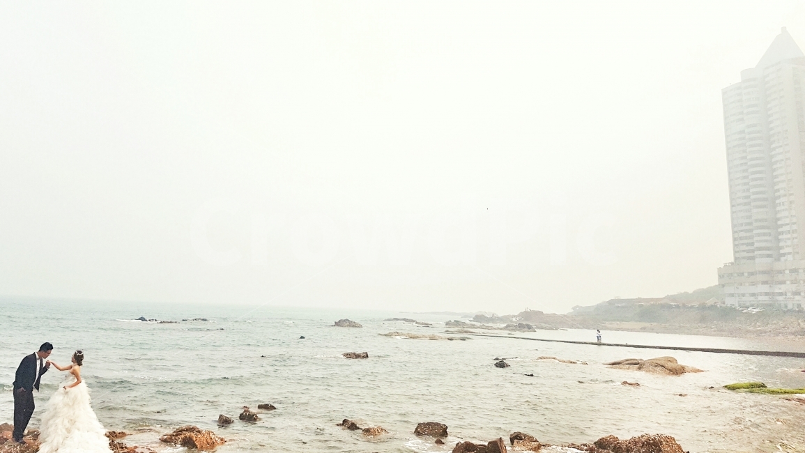중국청도,팔미도,부부,웨딩촬영,바다,자연,풍경,nature,landscape,해변,바다,beach,sea,기념일,축하,anniversary,congratulation,celebrate,celebration,사람,인물,인간,human,person,연인,커플,사랑,lover,couple,결혼,혼례,웨딩,wedding,marriage,marry