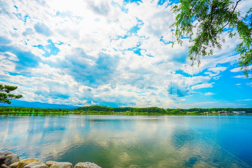 강원도,경포호,파란하늘,반영,뭉게구름,자연,풍경,landscape,sky,bluesky,자연,풍경,nature,landscape,여름,계절,summer,season,휴식,힐링,rest,relaxation,healing,water,물,outdoors,옥외