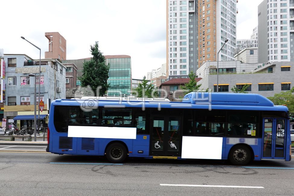 버스,버스광고,목업,목업이미지,광고,광고판,차량광고,시내버스광고,부착광고,옥외광고,판넬,비즈니스,상업광고판,도시배경,사인보드,상업광고,커머셜,비어있는,프레임,광고디자인,빈공간,배경,바탕,백그라운드,사각형광고판,차량,교통수단,bus,busadvertisement,mockup,mockupimage,billboard,vehicleadvertisement,citybusadvertisement,advertisement,outdooradvertisement,panel,business,commercialbillboard,citybackground,signboard,commercialadvertisement,commercial,free,frame,advertisingdesign,emptyspace,background