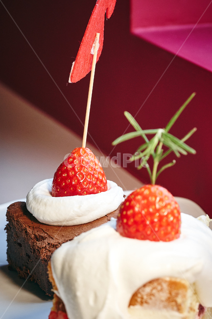 cream,크림,dessert,디저트,food,음식,케익,딸기,생크림,브라우니,감성,카페,cafe,음식,식재료,요리,food,cook,meal,dishes,food reserves,디저트,간식,후식,dessert,snack
