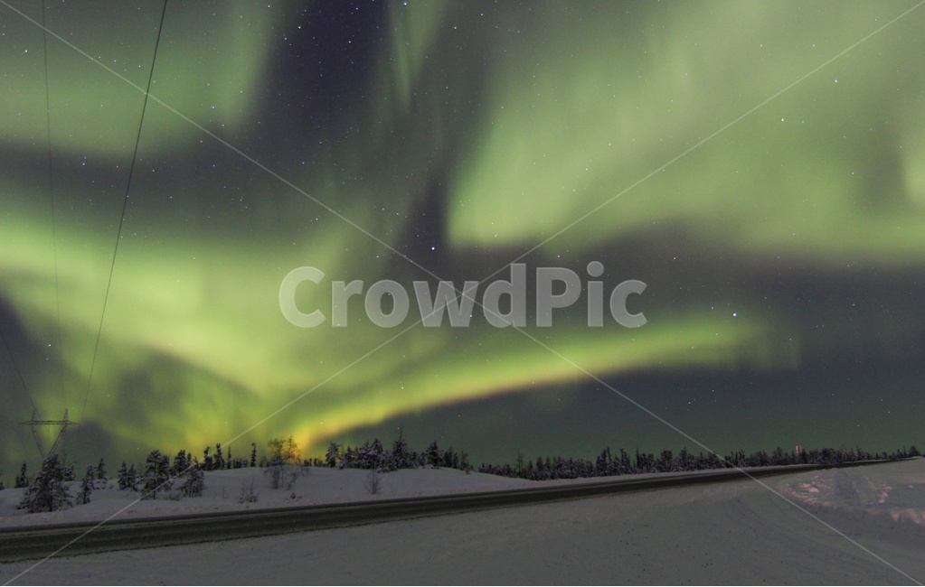 canada winter,winter road,Aurora,wire,softwood,stars and aurora,winter star,yellowknife,winter night sky,Aurora hunting,Dancing Aurora