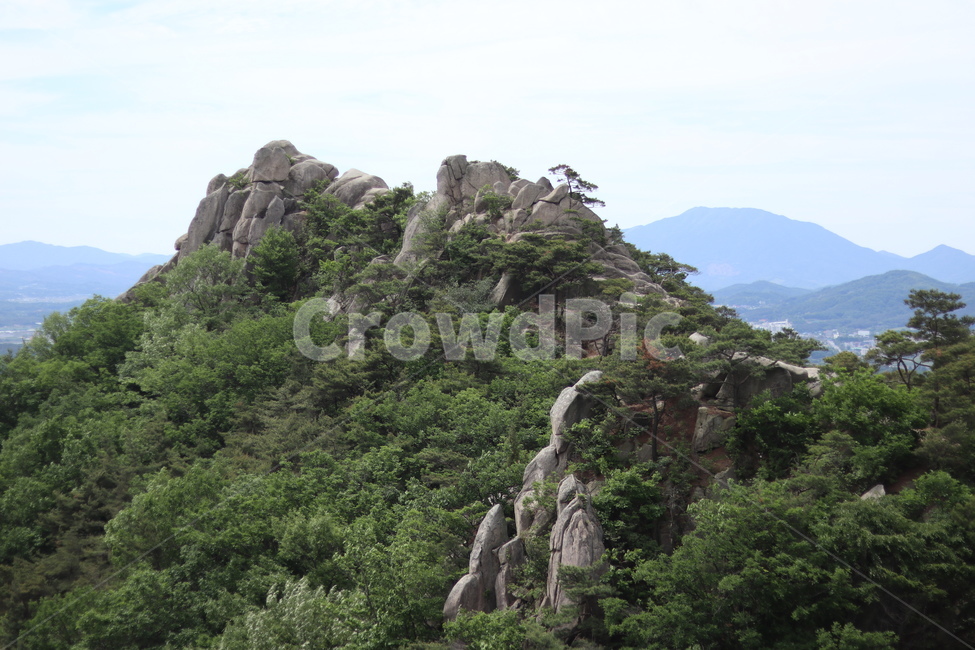 용봉산,하늘,구름,바위,봄,초록,자연,풍경,nature,landscape,한국자연풍경,한국자연경관,korea nature landscape,outdoors,옥외,cliff,낭떠러지