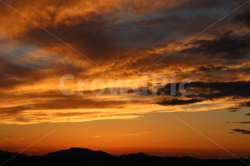 하늘,석양,구름,붉은석양,지는해,자연,풍경,nature,landscape,outdoors,옥외,dusk,황혼,dawn,새벽,red sky,붉은 하늘,sky,sunset,일몰