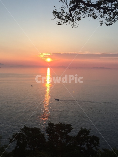 일출,해돋이,바다,시작,하루,자연,풍경,nature,landscape,outdoors,옥외,sunlight,햇빛,dawn,새벽,red sky,붉은 하늘,sunset,일몰,sky,하늘,dusk,황혼