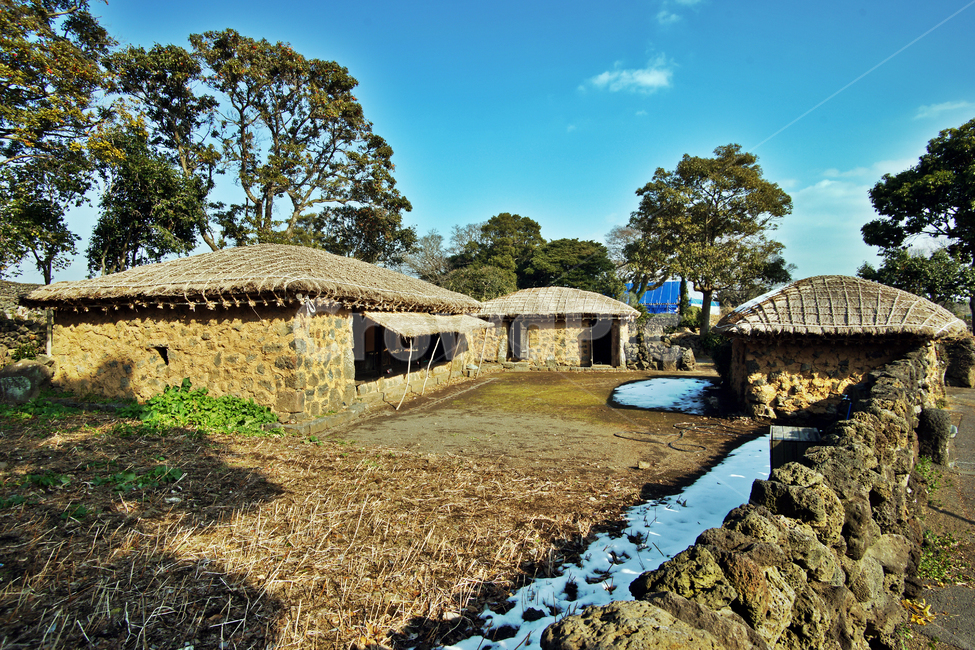 성읍민속마을,돌담,민속,제주도,집,주택,전통,초가집,시골,마을,풍경,landscape,country,rural,town,한국전통,한국문화,korean traditional,korean culture