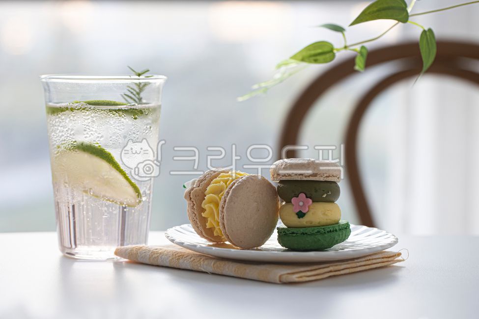 meringue,ade,cookie,bakery,snack,Baked snacks,cream,food,Lime,peeling,dessert,macaroon