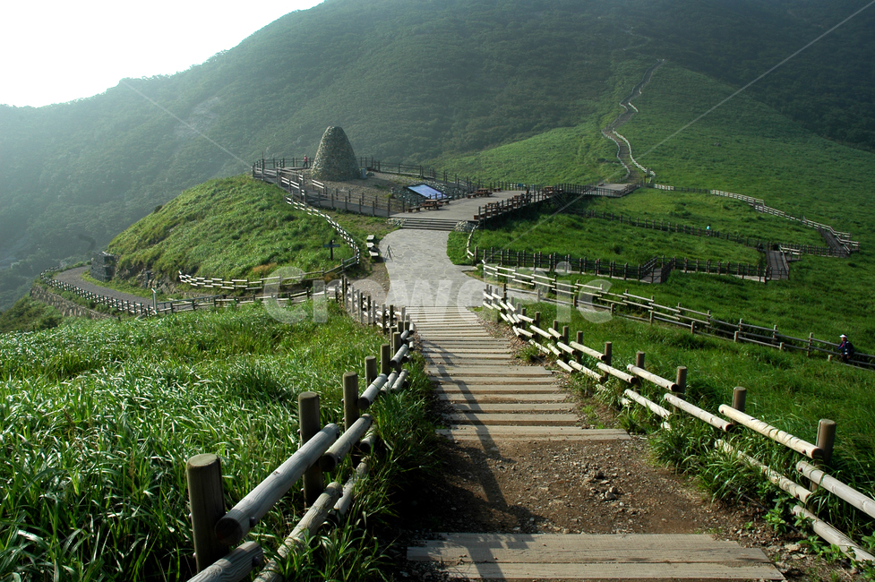 nature,자연,outdoors,옥외,경사,slope,풍경,scenery,간월제,울산,산,산길,돌탑,탑,통나무길,나무,자연,풍경,nature,landscape