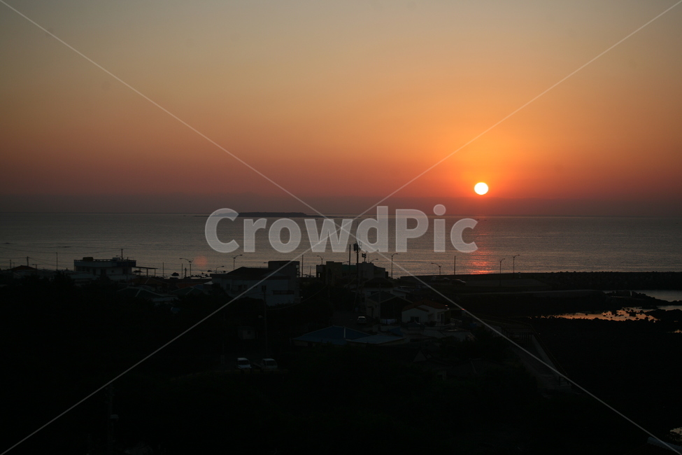 새벽바다,일출,아침바다,제주도바다,제주바다,바다,주황,해돋이,자연,풍경,nature,landscape,outdoors,옥외,dusk,황혼,sunset,일몰,dawn,새벽,sky,하늘,red sky,붉은 하늘