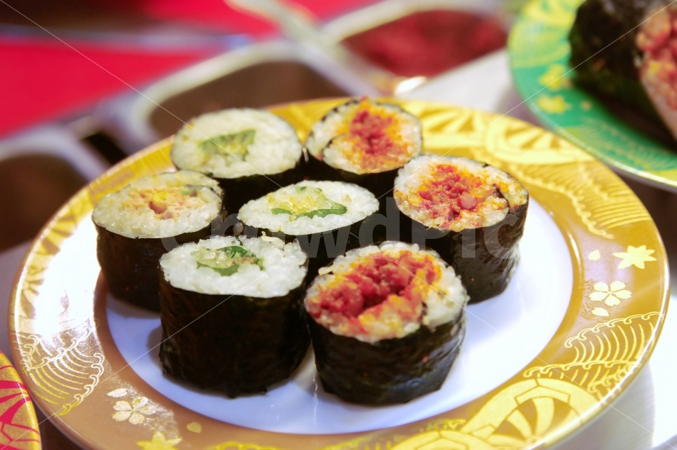 김밥,초밥,스시,회전초밥,접시,음식,요리,일식,밥,쌀밥,음식,식재료,요리,food,cook,meal,dishes,food reserves,일식,일본음식,일본요리,Japanese food,Japanese dishes,Japanese meal,Japanese cook