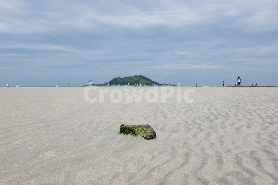 협재해변,협재해수욕장,모래사장,해변,바다,제주도,제주,jeju,beach,자연,풍경,nature,landscape,한국자연풍경,한국자연경관,korea nature landscape,해변,바다,beach,sea,제주도,jeju,jeju island,outdoors,옥외,land,땅,water,물,shoreline,해안선,ocean,대양,human,인간,person,사람,coast,연안