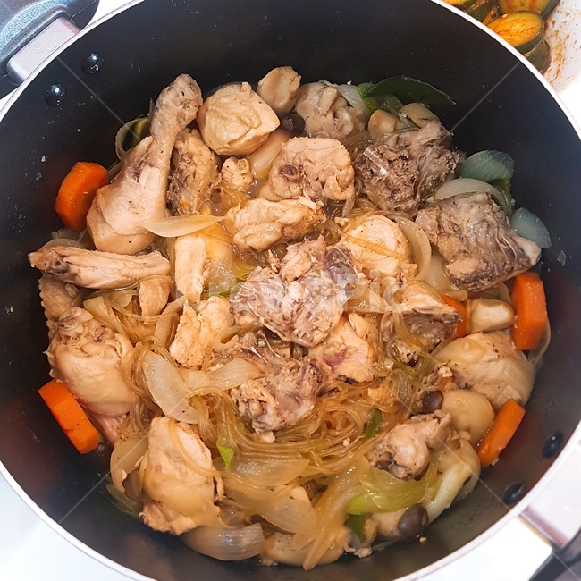 닭,찜닭,요리,먹방,food,닭요리,닭다리,당근,버섯,식사,한식,한국음식,한국요리,닭고기,음식,육류,육식