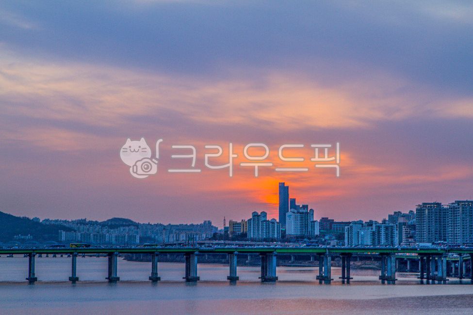 Seoul,dusk,sunset,Gangbyeonbukro,Dongho Bridge,bridge,Olympic Boulevard,water,Hannam Bridge,building,Han River