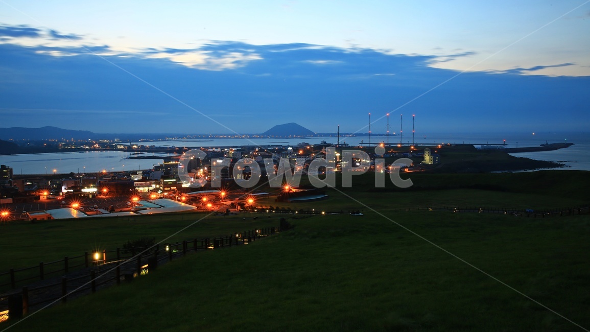 shoreline,해안선,promontory,곶,water,물,ocean,대양,sea,바다,field,들,제주,성산야경,scenery,풍경,outdoors,옥외,nature,자연,landscape,경치