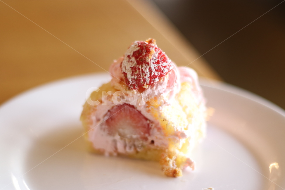 딸기빵,빵,초콜릿,롤케이크,롤케익,food,음식,sweets,confectionery,과자,dessert,디저트,cream,크림