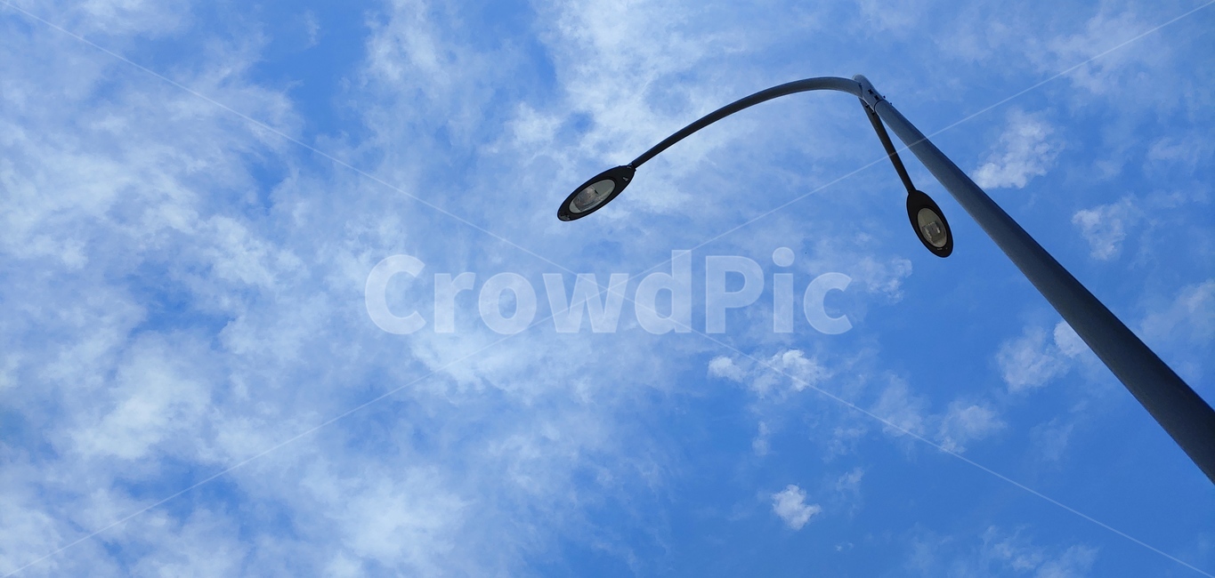 하늘,파란하늘,구름,실구름,가로등,sky,croud,streetlamp