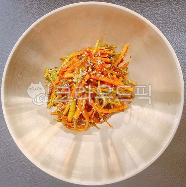 복어껍질무침,복어무침,복어,생선,음식,식사,무침,야채,채소,참깨,깨,양념,미나리,food,sesame,meal,fish