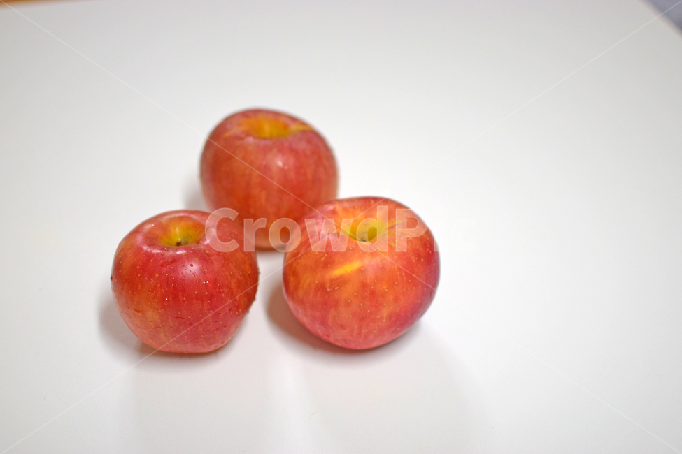 red,nutritious,apple,dessert,healthy,fruit,wellness,diet,vitamin,organic,food