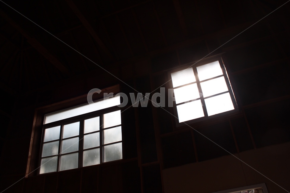 창문,빛,어둠,창,기다림,고요,window,dark,건축물,건물외관,exterior,building,structure,architecture,construction