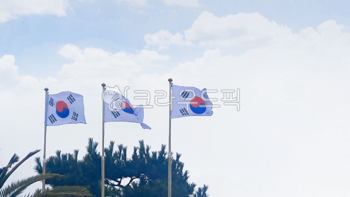 sky,flag,Taegeukgi,clouds,southkorea,Liberation Day,Memorial Day,blowing,South Korea,fluttering,Independence Day,Republic of Korea,Korea,national flag,wind