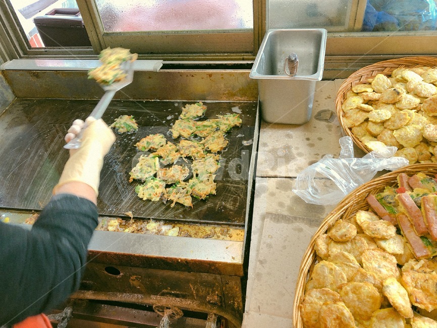 명절준비,한국,명절,추석,모듬전,음식,한국음식,꼬지,깻잎전,동태전,부추전,호박전,버섯전,전,명절증후군,시장,마트,마켓,market,mart,market place,한식,한국음식,한국요리,korean food,korean dishes,korean meal,korean cook
