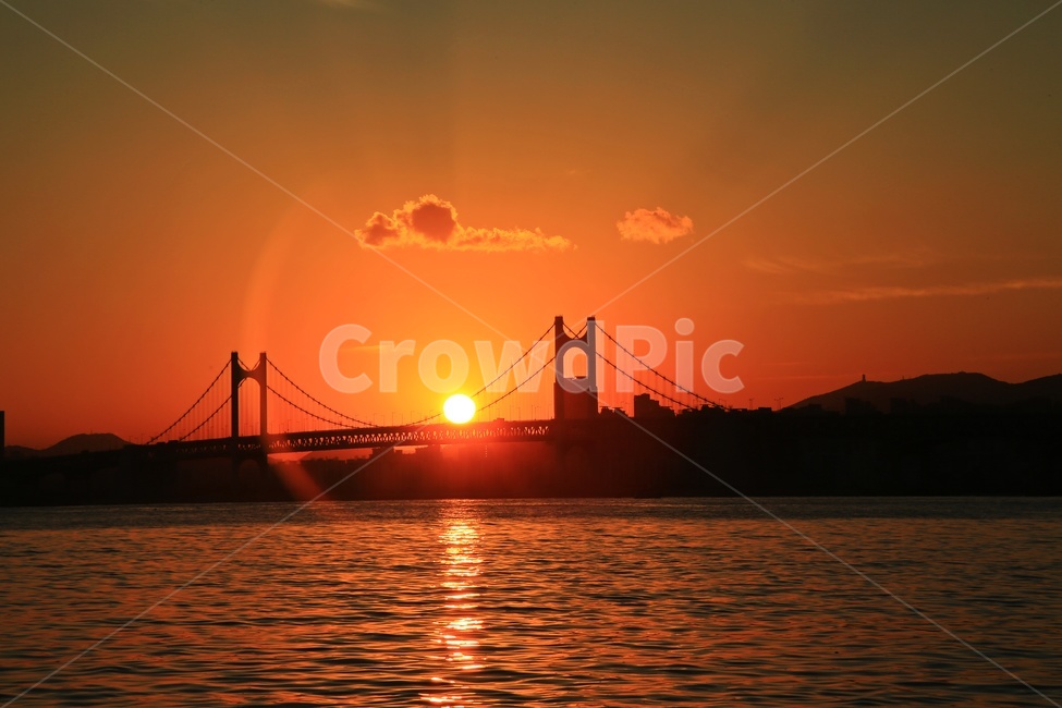 bridge,다리,building,건물,nature,자연,outdoors,옥외,sunset,일몰,dusk,황혼,redsky,붉은하늘,sky,하늘,sunlight,햇빛,부산,광안대교,광안대교일몰,해넘이