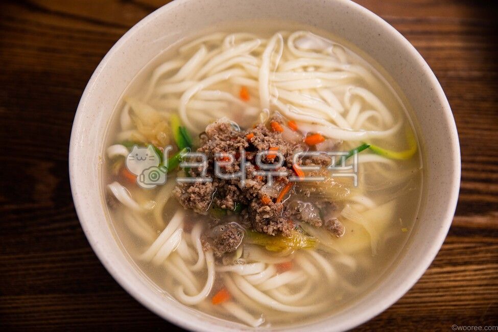 밀가루반죽,소고기,호박,버섯,파,구수한,칼국수,한국전통음식,flourdough,beef,pumpkin,mushroom,greenonion,savory,kalguksu,koreantraditionalfood,음식,식재료,요리,food,cook,meal,dishes,food reserves,면류,면요리,noodles