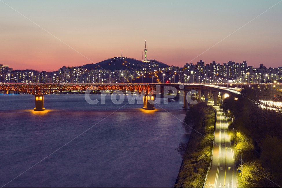 남산타워,성수대교,서울,서울야경,한강,한강야경,퇴근길,n타워,도시야경,road,다리,도로,building,건물,bridge,노을,야경,밤,풍경,nightscape,night,landscape,도시,city,한국도시풍경,한국도시경관,korea cityscape