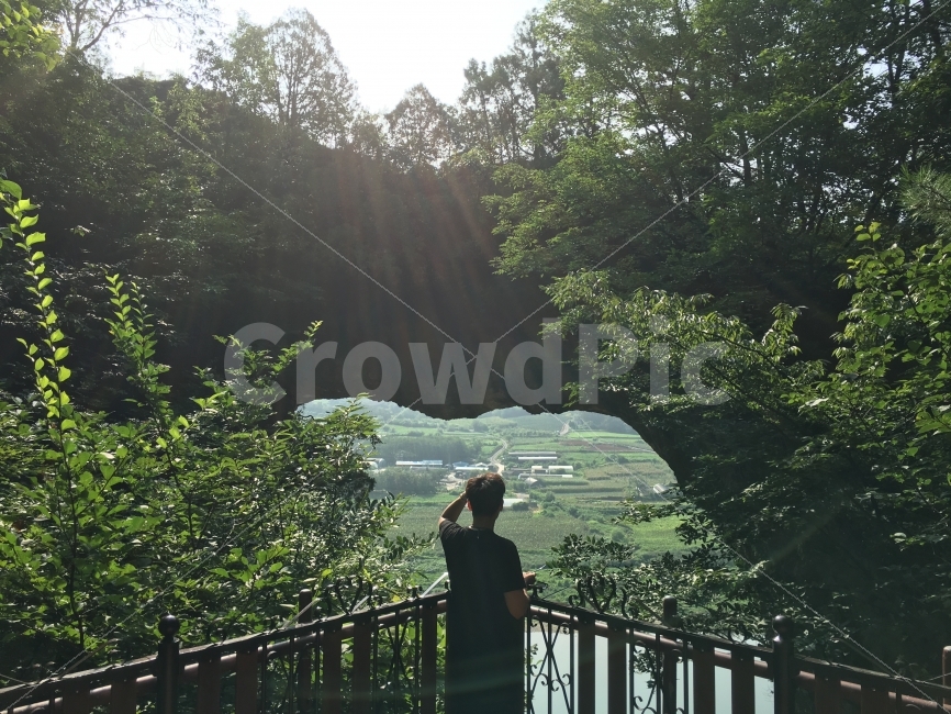 햇빛,태양,등산,마을,나무,숲,석문,단양,충북,한국,아시아,경관,경치,자연,sunlight,sunshine,sun,hiking,climbing,town,village,tree,forest,Danyang,Chungbuk,Korea,Asia,landscape,nature,scenery,scene,view,자연,풍경,nature,landscape,여행,휴가,traveling,vacation,trip,휴식,힐링,rest,relaxation,healing,사람,인물,인간,human,person,남성,남자,man,male,railing,난간