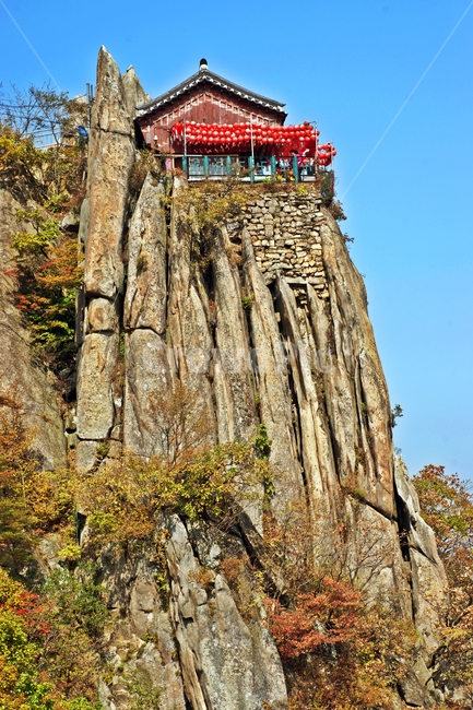 연주대,관악산,연주봉,기도,봉화바위,자연,풍경,nature,landscape,한국자연풍경,한국자연경관,korea nature landscape,building,건물,architecture,건축물,housing,주택,monastery,수도원