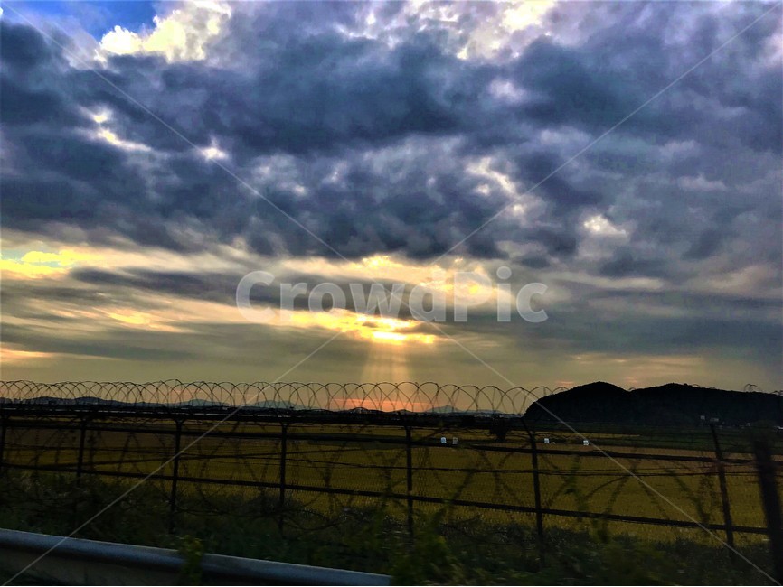 노을,하늘,구름,철조망,빛,반전하늘,자연,풍경,nature,landscape,outdoors,옥외