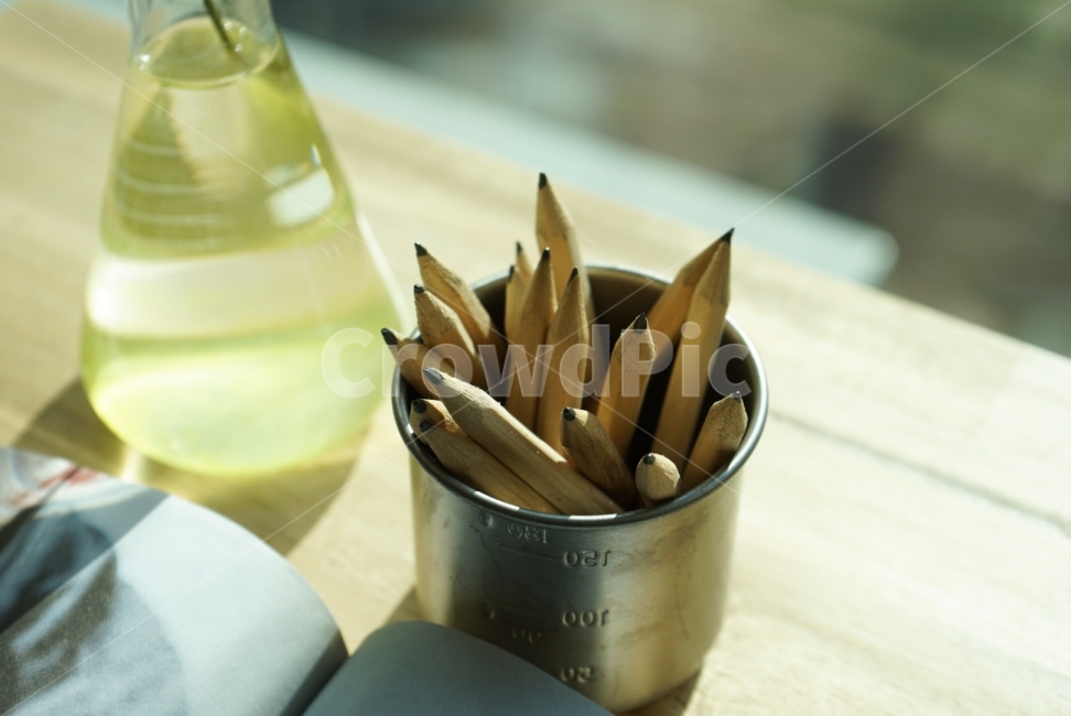 relaxed,sunlight,shadow,warmth,All pencils,magazine,pencil,beaker,shine,Emotional photo,Sensory photo