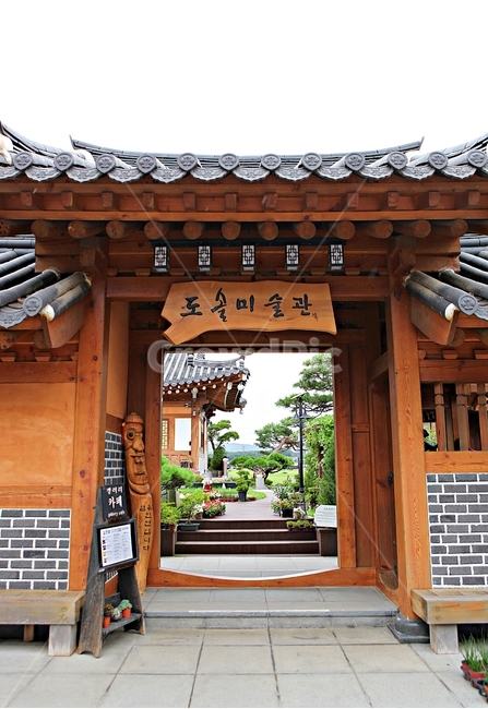 도솔미술관,미술관,한옥,한옥집,전통집,기와집,집,풍경,자연,나무,식물