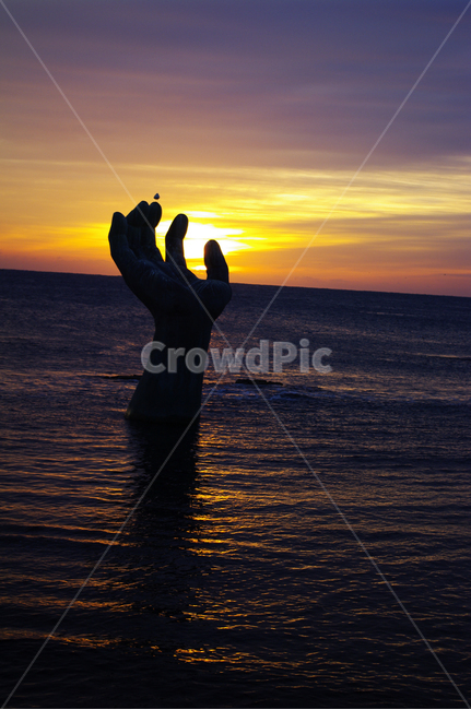 바다,하늘,구름,풍경,해맞이,일출,sunrise,호미곶,상생의손,랜드마크,landmark,랜드마크,landmark,tourist attraction,한국랜드마크,한국관광지,한국명소,korea landmark,korea tourist attraction,조각상,동상,석상,조형물,statue,bronze statue,stone statue