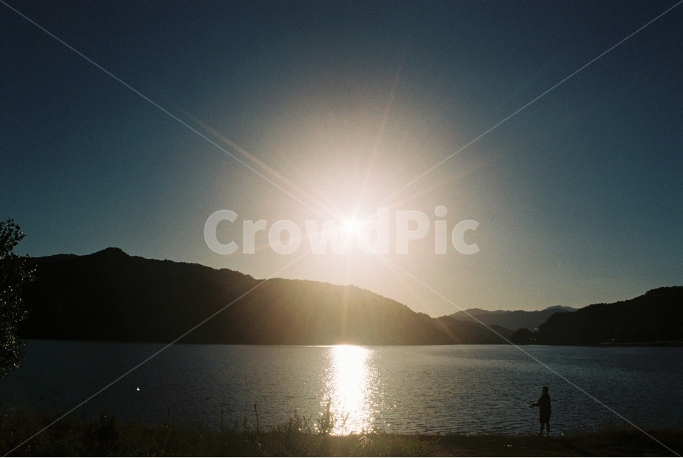 낚시,한가로운오후,오후,세월을낚다,평화,필름카메라,film,자연,풍경,nature,landscape,flare,플레어,light,빛