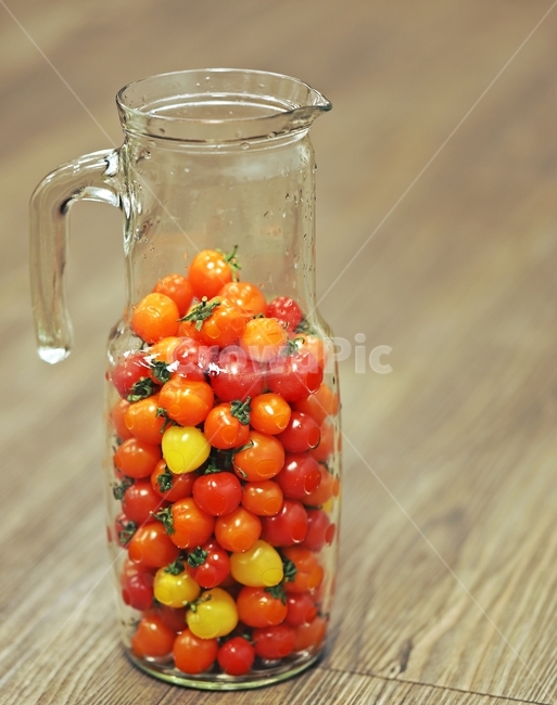 waterdrops,Cherry tomato,fruit,yellow,tomato,vegetable,red,tomatoes,ingredients,fire,glassbottles,Water bottle,glass bottle,delicious,food,Red,orange,water drop,cherrytomatoes,dessert,background,plant