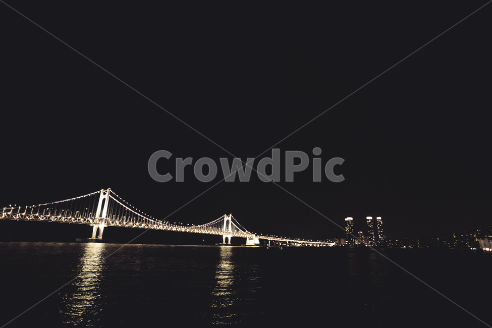부산,광안리,광안대교,야경,밤,바다,밤바다,밤하늘,해변,해수욕장,관광지,다리,불빛,busan,bridge,night,nightview,sea,beach,nightsea,beautiful,light,nightsky,야경,밤,풍경,nightscape,night,landscape,건축물,건물외관,exterior,building,structure,architecture,construction,건물