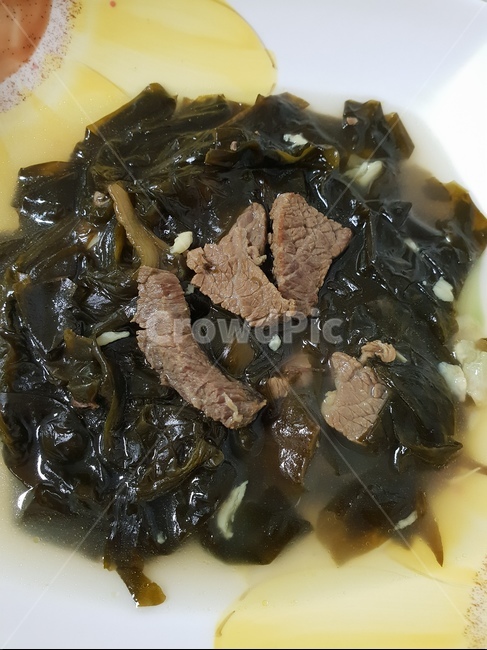 미역국,생일,건강식,미역,소고기,참기름,마늘,음식,식재료,요리,food,cook,meal,dishes,food reserves,한식,한국음식,한국요리,korean food,korean dishes,korean meal,korean cook