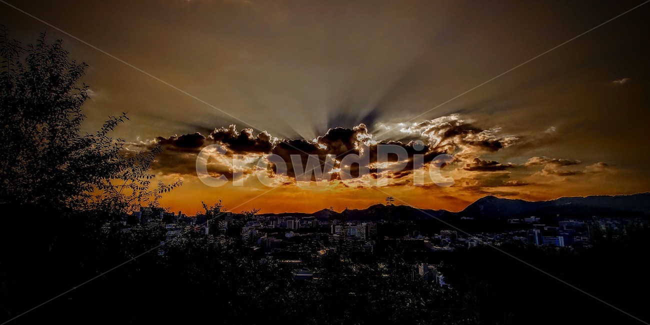 하늘,구름,햇살,도시,나무,노을,틈새,빛,빛퍼짐,빛나는,light,sunset,sun,shinee,city,sky,view