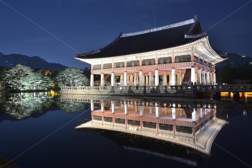 경복궁,경회루,고궁,한옥,한국전통,한국문화,반영,궁궐,야경,밤,풍경,nightscape,night,landscape,한국전통,한국문화,korean traditional,korean culture,랜드마크,landmark,tourist attraction,한국랜드마크,한국관광지,한국명소,korea landmark,korea tourist attraction,건축물,건물외관,exterior,building,structure,architecture,construction,건물,castle,성