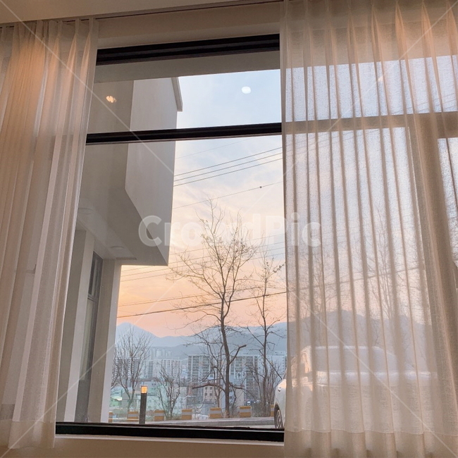 창밖,노을,커튼,겨울,저녁,풍경,인테리어,실내디자인,interior design