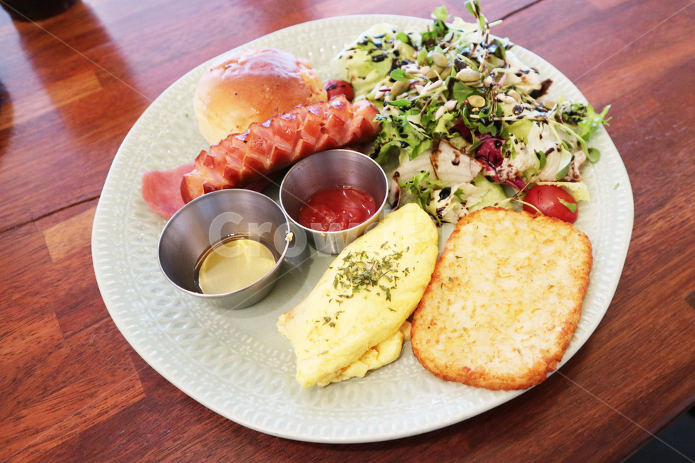 브런치,오믈렛,아침,샐러드,해쉬브라운,카페,음식,식재료,요리,food,cook,meal,dishes,food reserves,아침식사,조식,브런치,breakfast,brunch