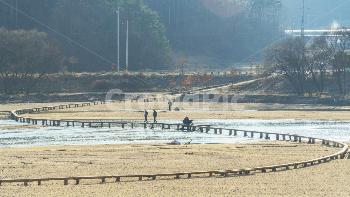 외나무다리,water,물,nature,자연,human,인간,person,사람,outdoors,옥외
