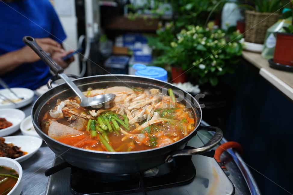한식,요리,찌개,먹거리,냄비,meal,bowl,사발,식사,dish,food,음식,음식,식재료,요리,food,cook,meal,dishes,food reserves