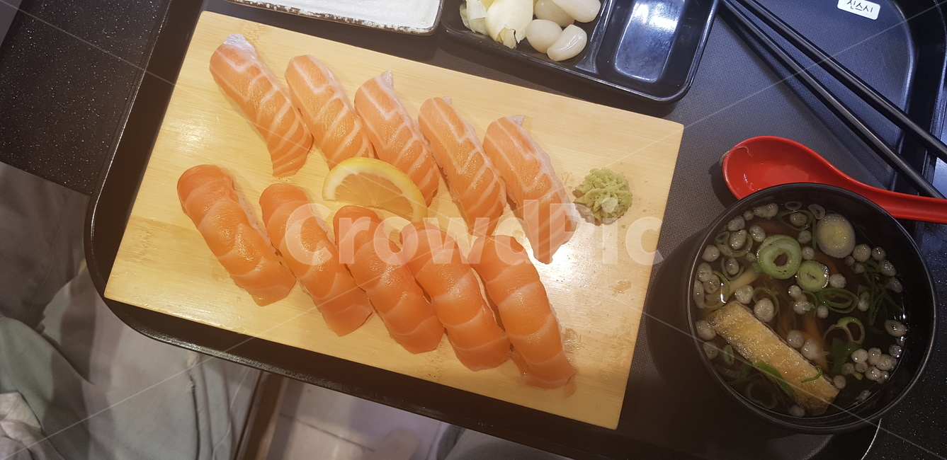 연어,연어초밥,스시,싱싱한,부드러운,맛있는