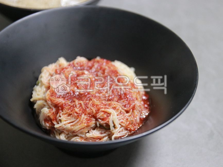 국수,냉면,비빔냉명,매운음식,음식,한식,양념