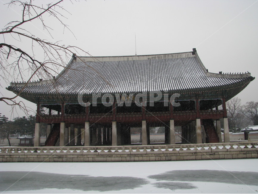 궁궐,경복궁,경회루,겨울,눈,호수,한국,대한민국,겨울,계절,winter,season,한국전통,한국문화,korean traditional,korean culture,랜드마크,landmark,tourist attraction,한국랜드마크,한국관광지,한국명소,korea landmark,korea tourist attraction,건축물,건물외관,exterior,building,structure,architecture,construction