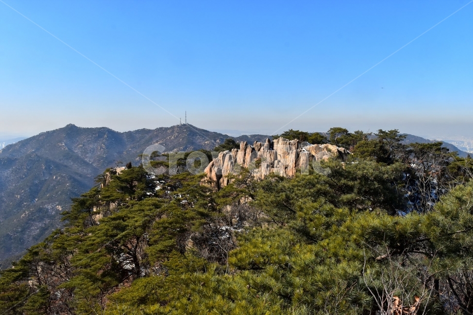 관악산,풍경,겨울,자연,눈,스포츠,등산,산행,nature,snow,겨울풍경,느낌,아름다운,신비로운,경이로운,기암,바위,암봉,암릉,다큐,필,힐링,명산,landscape,winter,season,트레킹,100대명산,인기명산,조망,전망,정부청사,6봉,수목원능선,바윗길,암릉길,명품송,소나무,한국자연풍경,한국자연경관,korea,관양능선,팔봉능선,국기봉,겨울,계절,winter,season,자연,풍경,nature,landscape,한국자연풍경,한국자연경관,korea nature landscape,outdoors,옥외,mountain,산,plateau,고원