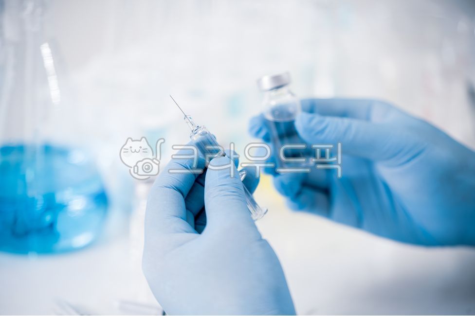 실험,화학자,연구실,백그라운드,코로나19,실험실,액체,샘플,생물학,검사,예방접종,파란색,실험도구,과학,바이러스,연구,백신,화학,코로나백신,삼각플라스크,과학자,연구개발,컨셉,생명공학,예방주사,독감예방주사,플라스크,과학수사,의학,시험관,실험실도구,주사기,카피스페이스,분석,배경,의료