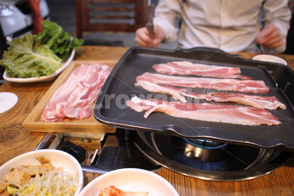 식사,인간,person,사람,food,음식,생삼겹살,삼겹살,삽겹,고기,고기구이,음식,식재료,요리,food,cook,meal,dishes,food reserves,한식,한국음식,한국요리,korean food,korean dishes,korean meal,korean cook
