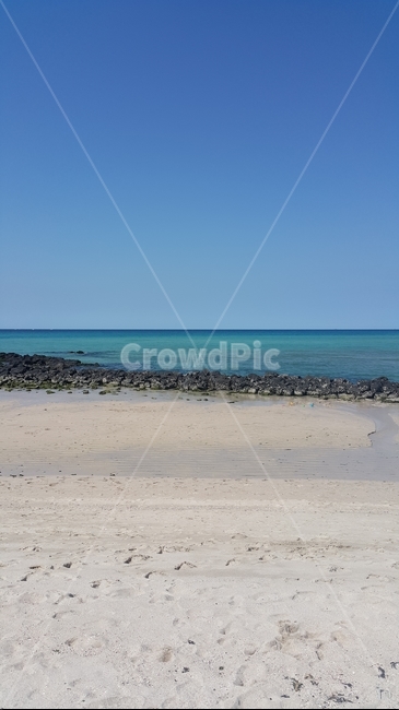 제주도바다,제주도해수욕장,에메랄드바다,에메랄드빛바다,현무암,바다,해수욕장,모래,해초,수평선,파도,맑은하늘